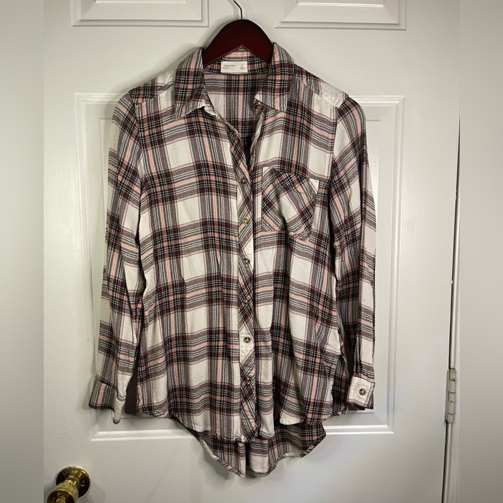 Maurice’s long sleeve‎ buttons down plaid flannel.